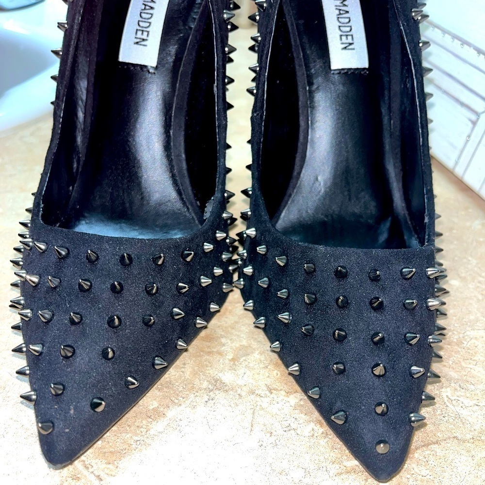 Steve Madden Women’s Daisie Studded Spiked Suede Pointed Toe Size 7.5M, Black - Picture 7 of 13